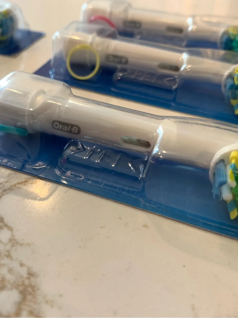 Oral-B Floss Action Replacement Brush Heads Set Of  ( 5 )  NEW.